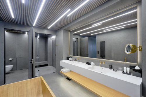Luksusowe wyposażenie łazienek w Nobu Hotel Warsaw Roberta De Niro