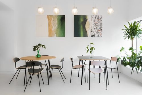 Nowa kolekcja krzeseł i stolików dla miłośników dobrego designu,