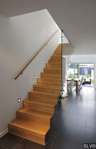 funkcjonalne i estetyczne oświetlenie klatek schodowych i korytarzy