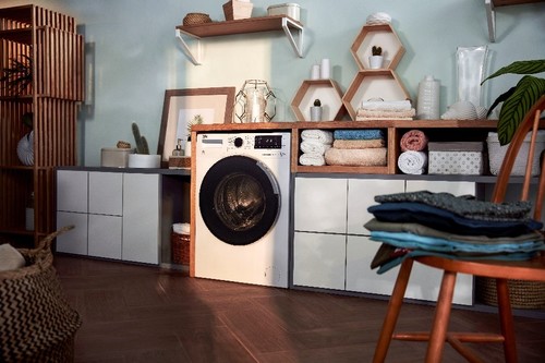 gdy nie ma miejsca w mieszkaniu na rozwieszenie prania warto rozważyć zakup automatycznej suszarki