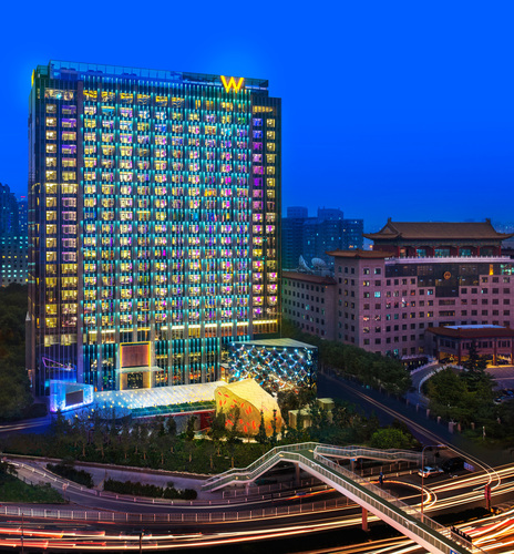 hotel W Beijing Chang’an – to przykład na to, jak nowoczesny obiekt odzwierciedla dynamikę miasta.