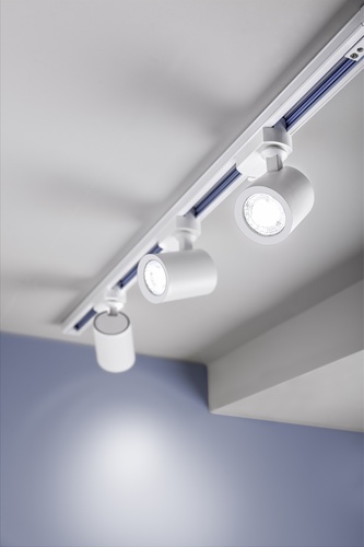 Lampy sufitowe - jak dostosować oświetlenie do mebli i charakteru wnętrza