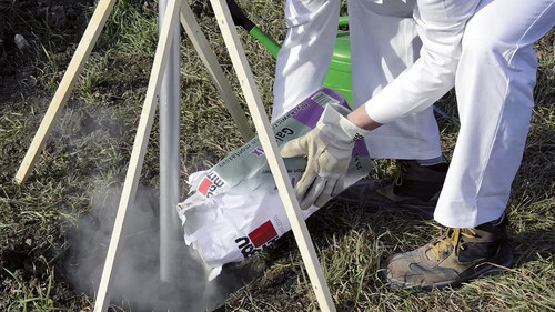 Grill, pergola i huśtawka - jak łatwo osadzić te elementy w ogrodzie