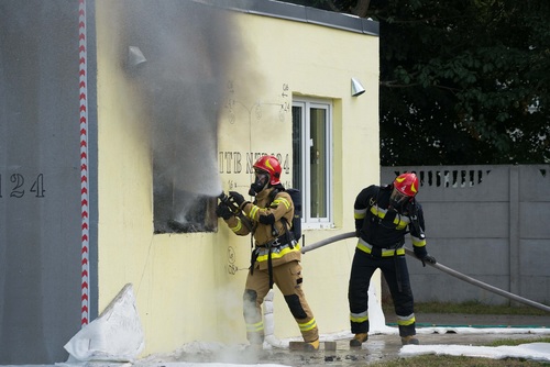 Jak zwiększyć bezpieczeństwo pożarowe budynków w szkielecie drewnianym