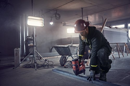 z jakich materiałów szyje się profesjonalną odzież roboczą? 