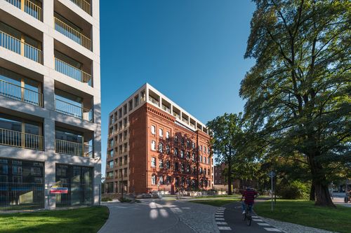 Wrocław zyskuje nową wizyt&oacute;wkę. Apartamentowce, kt&oacute;re wpisują się w krajobraz Odry