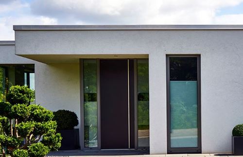 Design drzwi wejściowych do domu — jak powinny wyglądać nowoczesne drzwi zewnętrzne?