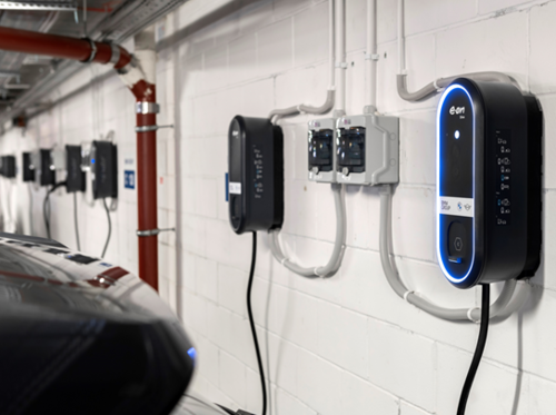 Elektryki w pracy – infrastruktura ładowania jako nowy benefit