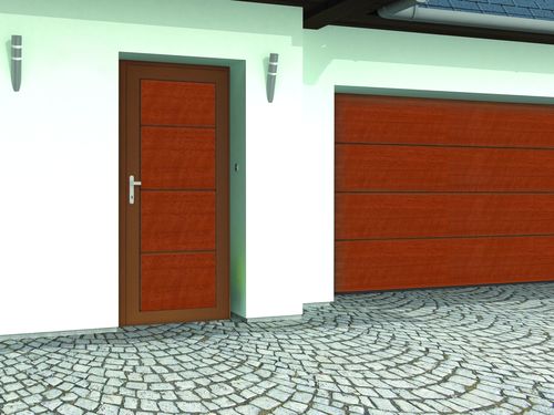 warto wybrać drzwi garażowe boczne z wypełnieniem z paneli identycznych jak w bramie garażowej 