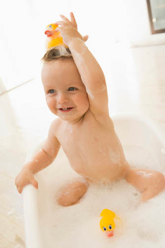 Dla dzieci codzienna kąpiel to przede wszystkim doskonała okazja do zabawy w wodzie