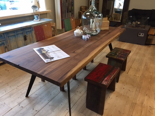 debowy stół z litego drewna