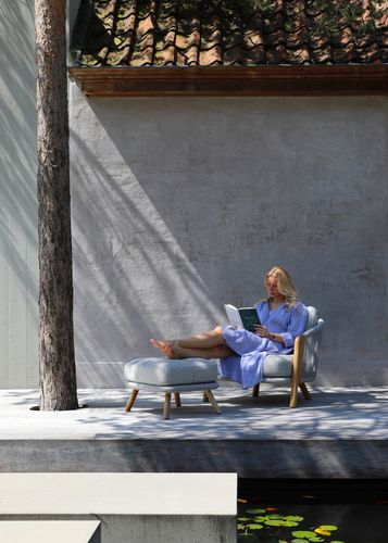Salon pod chmurką: najmodniejsze trendy w aranżacji przestrzeni outdoorowych