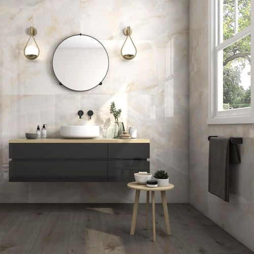 Nowe życie małej łazienki: Kreatywny remont z wykorzystaniem płytek ceramicznych