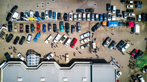 Jak słupki – blokady parkingowe wpływają na bezpieczeństwo i komfort mieszkańców osiedli