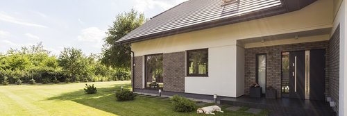 Komfort termiczny i oszczędności, zapewnia ciepły montaż okien i drzwi