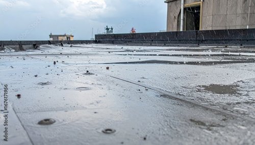 Dach, kt&oacute;ry sam dba o suchość. Nowoczesne podejście do kontroli wilgoci w dachach płaskich