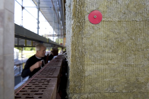 Ocieplenie i zabezpieczenie elewacji murowanej przed wilgocią i mostkami termicznymi