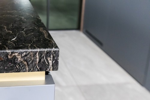 Zastosowanie kamieniarstwa budowlanego w architekturze wnętrz: aspekt techniczny i funkcjonalny