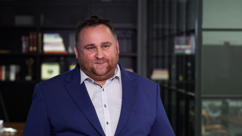 AI w PR: rośnie użycie, rośnie sceptycyzm