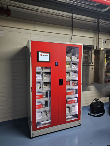 Nowoczesny warsztat pod pełną kontrolą. Automaty vendingowe przejmują zarządzanie materiałami