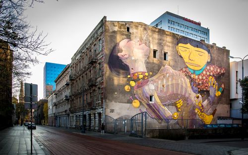 Street art - murale zdobią, czy szpecą architekturę?