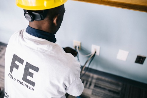 Jakie są objawy zwarcia instalacji elektrycznej w domu?