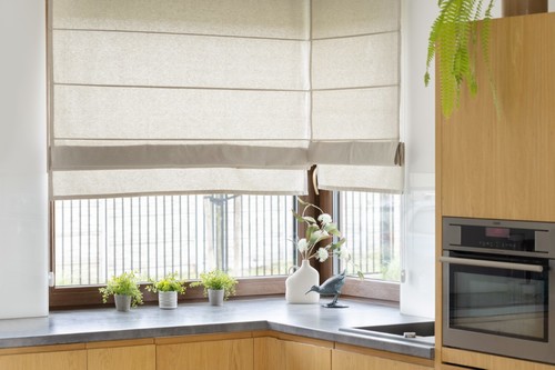 Minimalistyczne dekoracje okienne do nowoczesnych mieszkań?