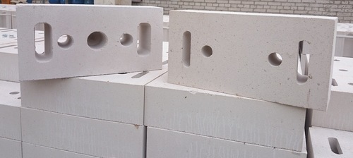 Konstrukcja ścian fundamentowych budowanych z silikatowych bloczków fundamentowych