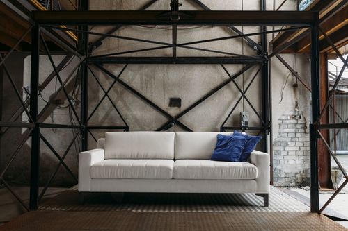 prosta minimalistyczna sofa zawsze będzie ponadczasowa