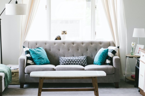 Sofa skandynawska - dlaczego warto ją mieć w salonie?