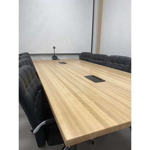 Jak wybrać idealny stół konferencyjny? Poradnik dla firm i biur