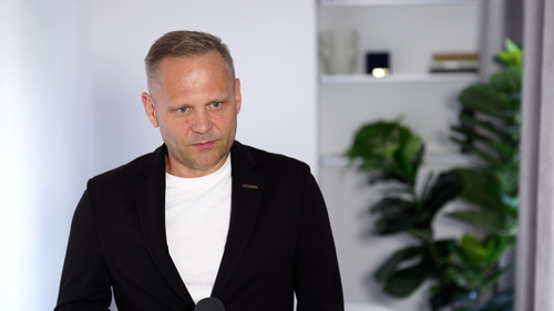 Sierpień przyni&oacute;sł mocne odbicie na rynku złota. Banki centralne zn&oacute;w kupują