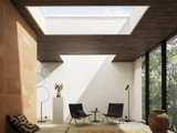 Nowa generacja okien do płaskiego dachu wprowadza więcej światła do wnętrz