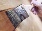 Drewniana elewacja - czym malować i konserwować deski elewacyjne?