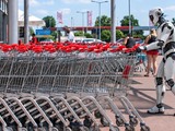 Humanoidy coraz bliżej polskich sklepów. Mają pomagać klientom, a nie być technologiczną atrakcją