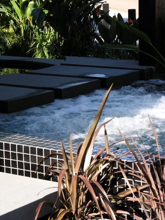 Jacuzzi w ogrodzie