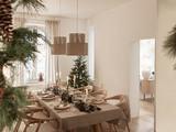 Jak udekorować świąteczne drzewko w tym roku? Nasza propozycja to styl skandynawski: naturalne kolory (beż, piasek, ziemia) oraz papierowe ozdoby, połączone z brokatowymi elementami. Efekt? Prostota i elegancja w jednym! Z kolei leniwe świąteczne popołudnia i wieczory spędzamy wygodnie w domu, relaksując się z bliskimi. Przytulna aranżacja mieszkania, z dużą sofą, poduszkami i pledami na czele, będzie idealnym miejscem odpoczynku. Sprawdzi się również świetnie, jeśli trzeba będzie przenocować gości. 